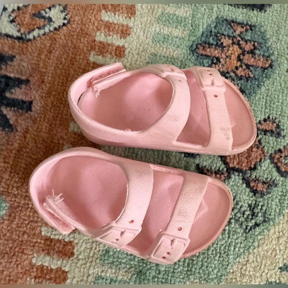 Baby girl double strap sandals in baby powder pink color, size 3•••Summer style - Picture 4 of 5
